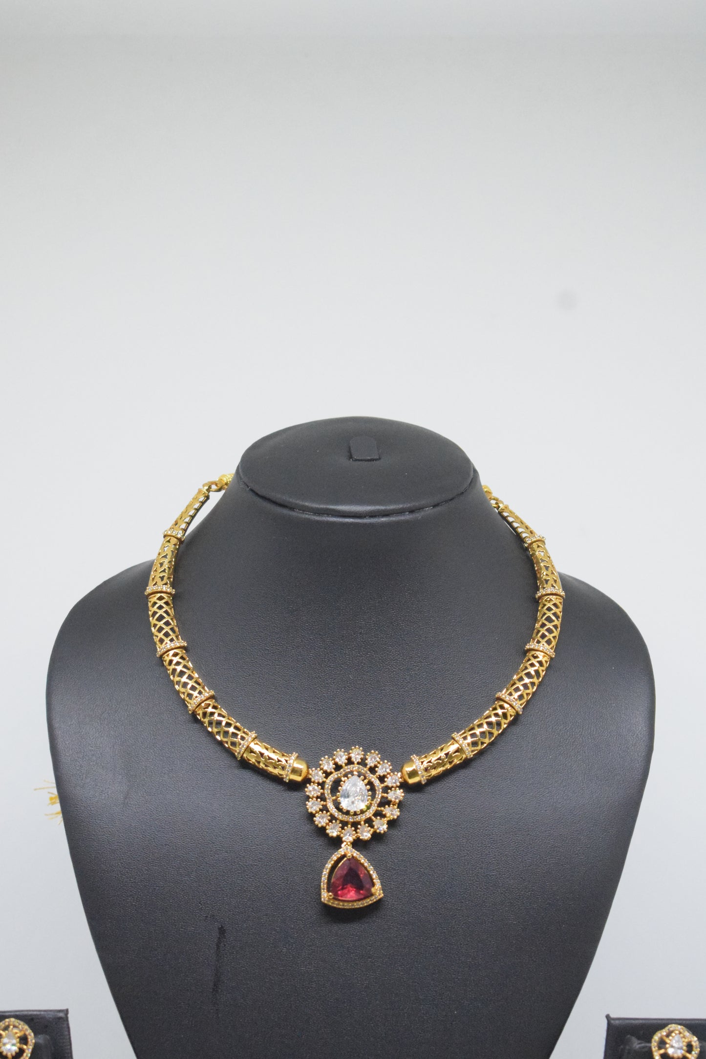 Trendy hasli - Kante with earrings