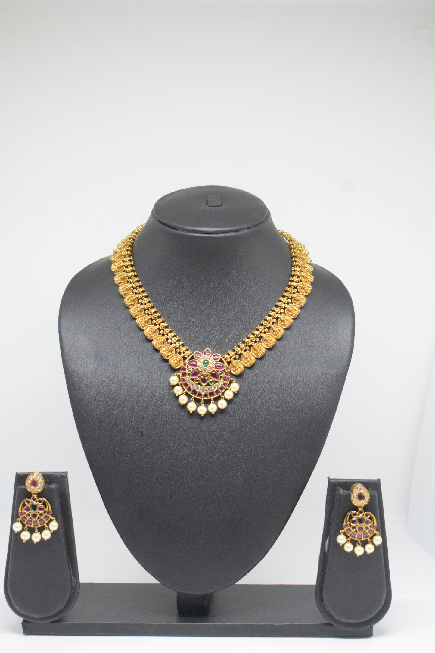 Short Necklace Set