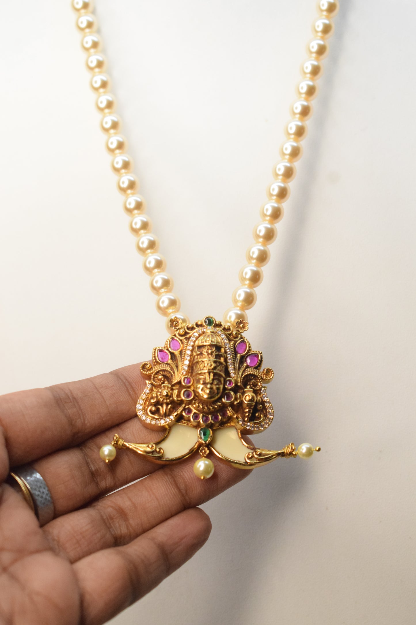 Pearl chain