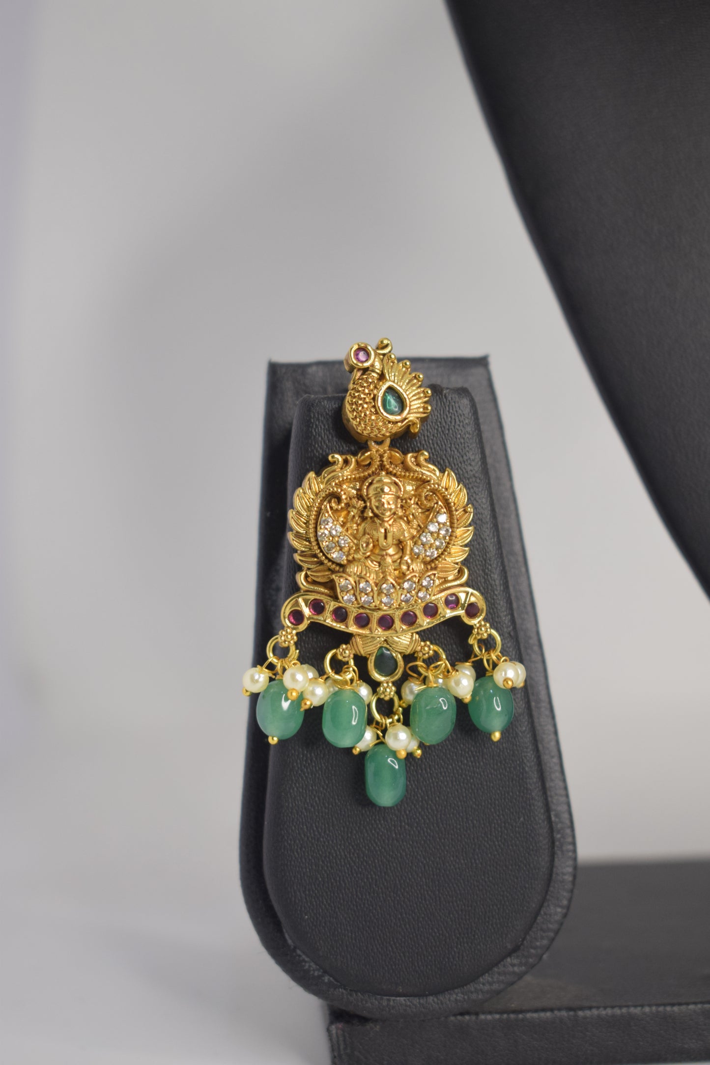 3D Short Choker-Green beads