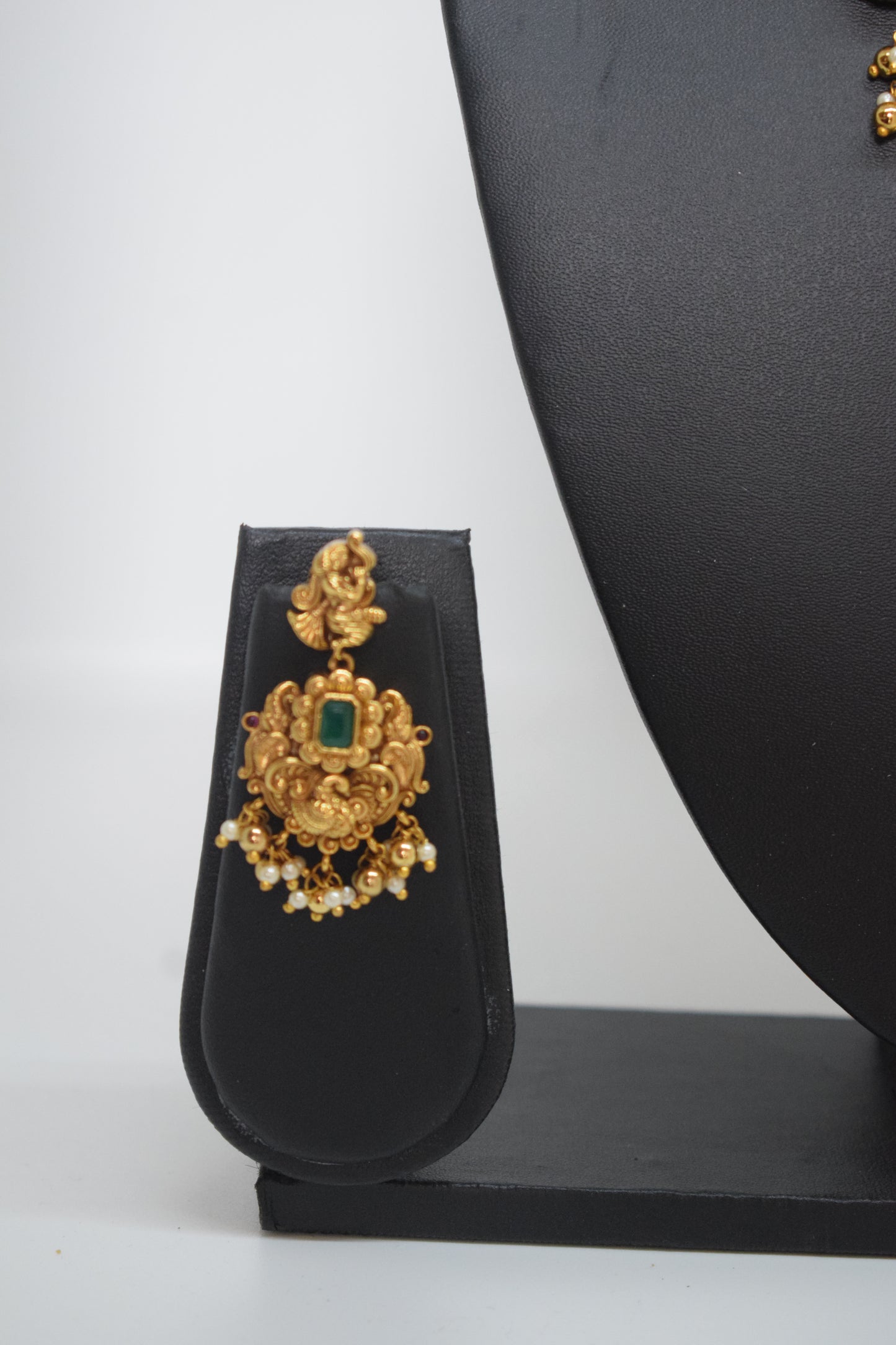 Kante with locket and earrings