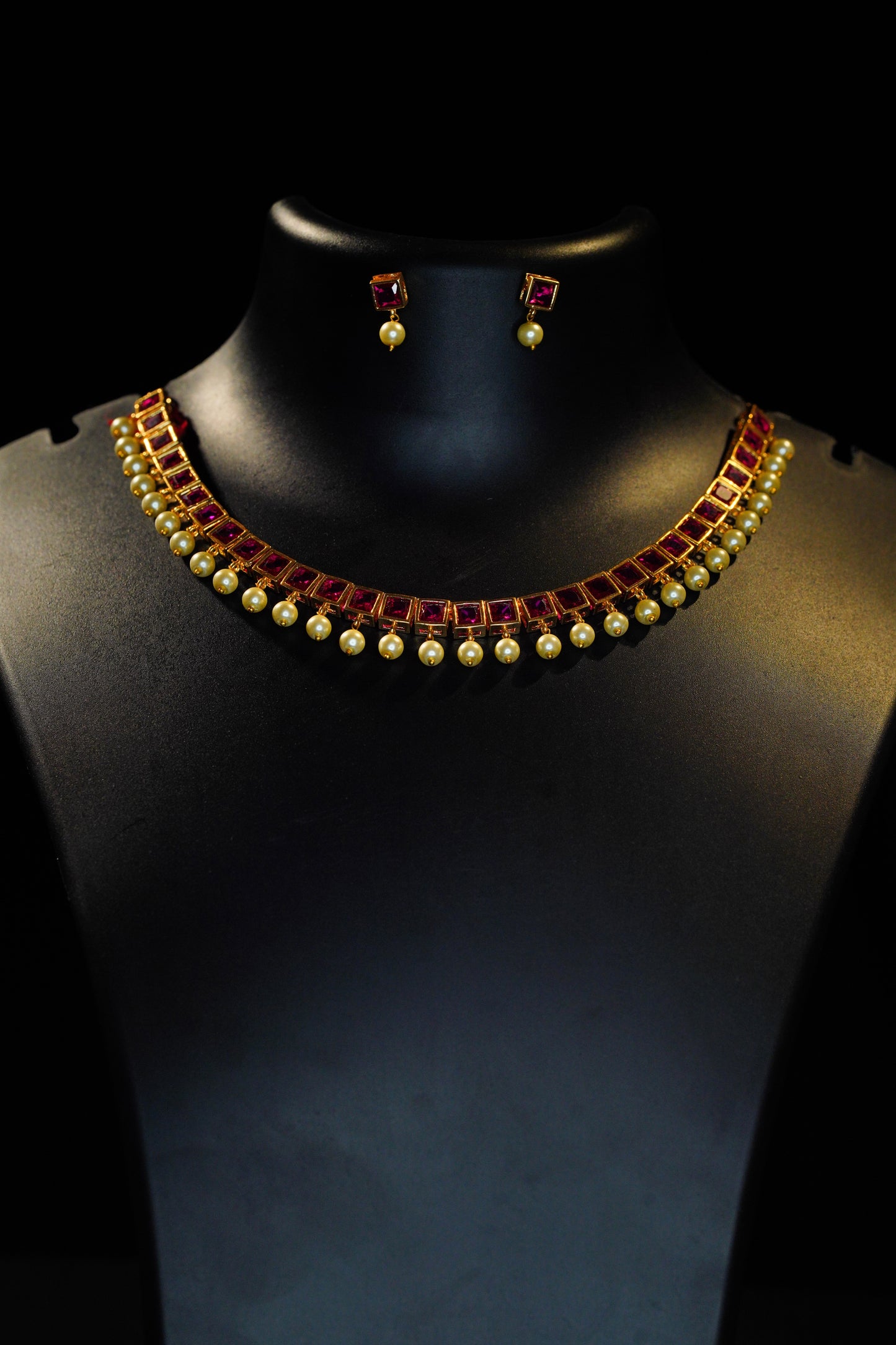 Ruby pearl necklace