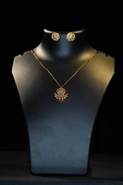 stylish chian with pendent