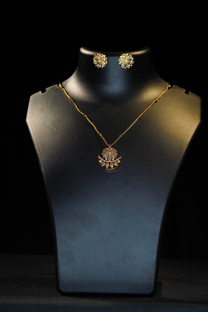 stylish chian with pendent