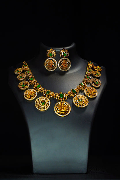 Green short Bottu necklace