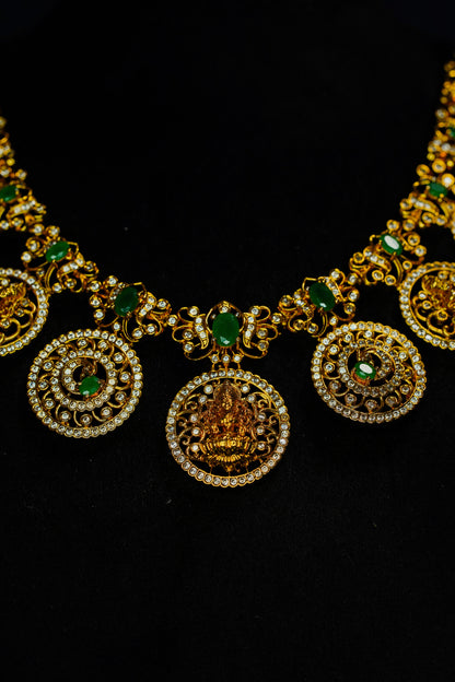 Green short Bottu necklace