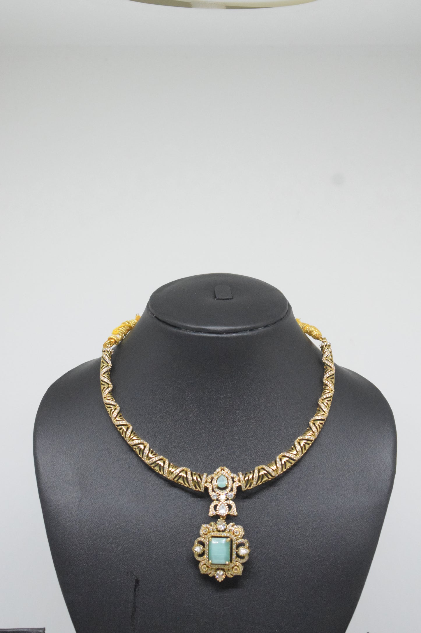 Hasli Model Necklace Set