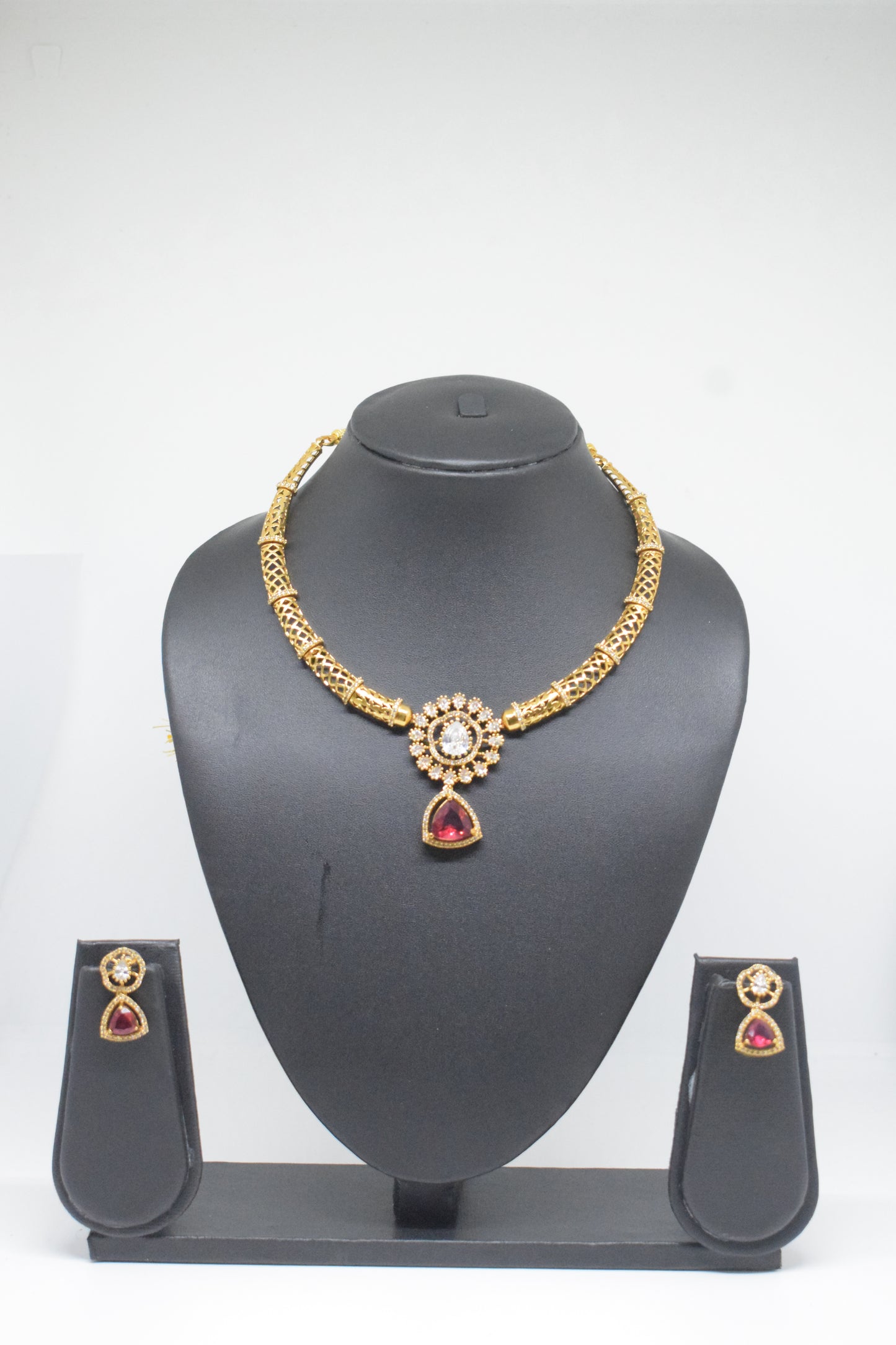 Trendy hasli - Kante with earrings