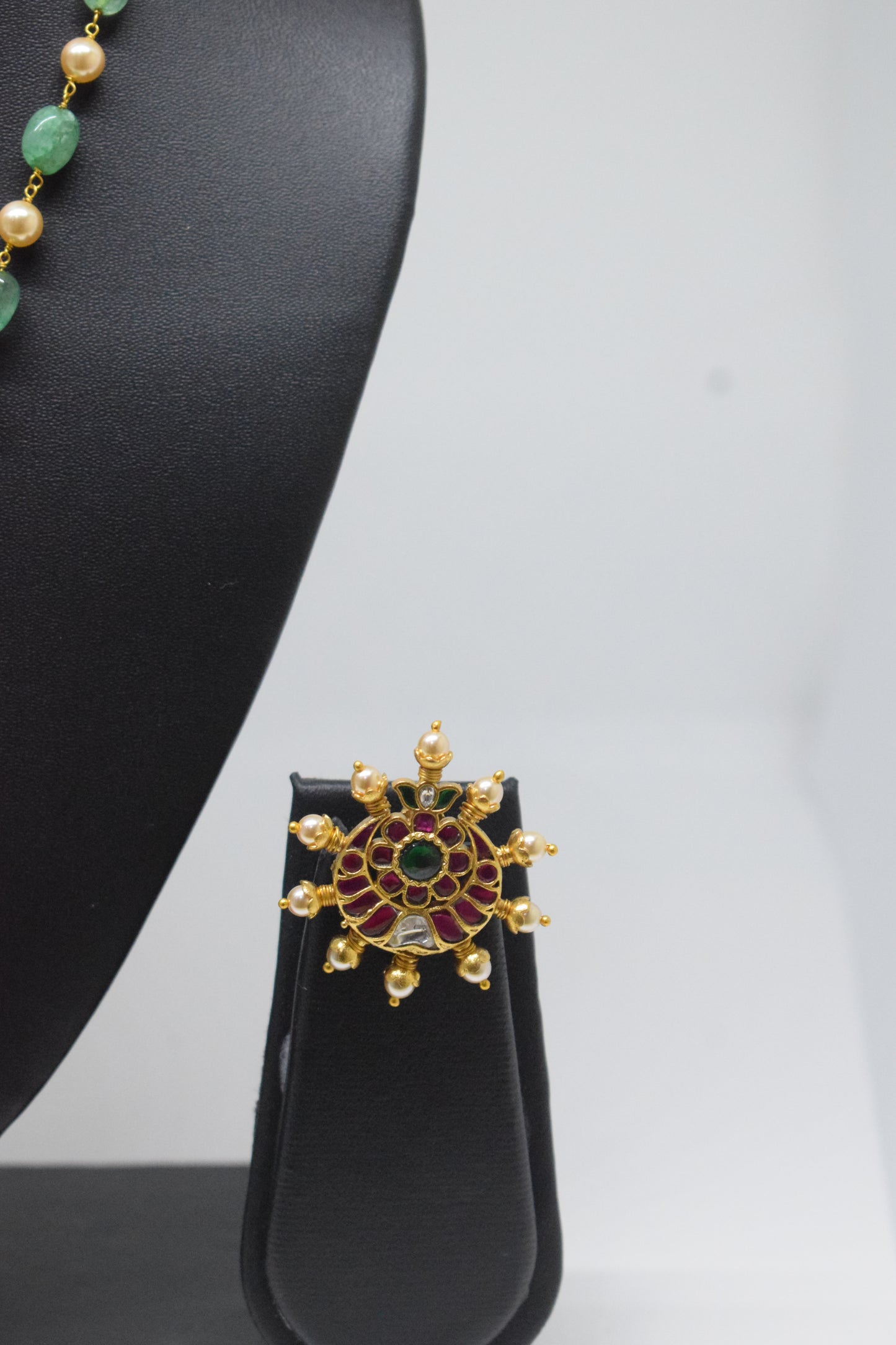 Beads chain with locket