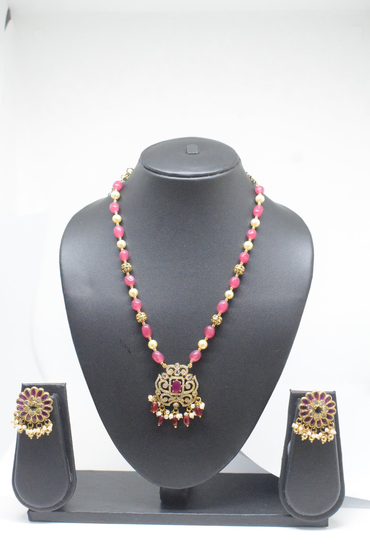 Beads chain set