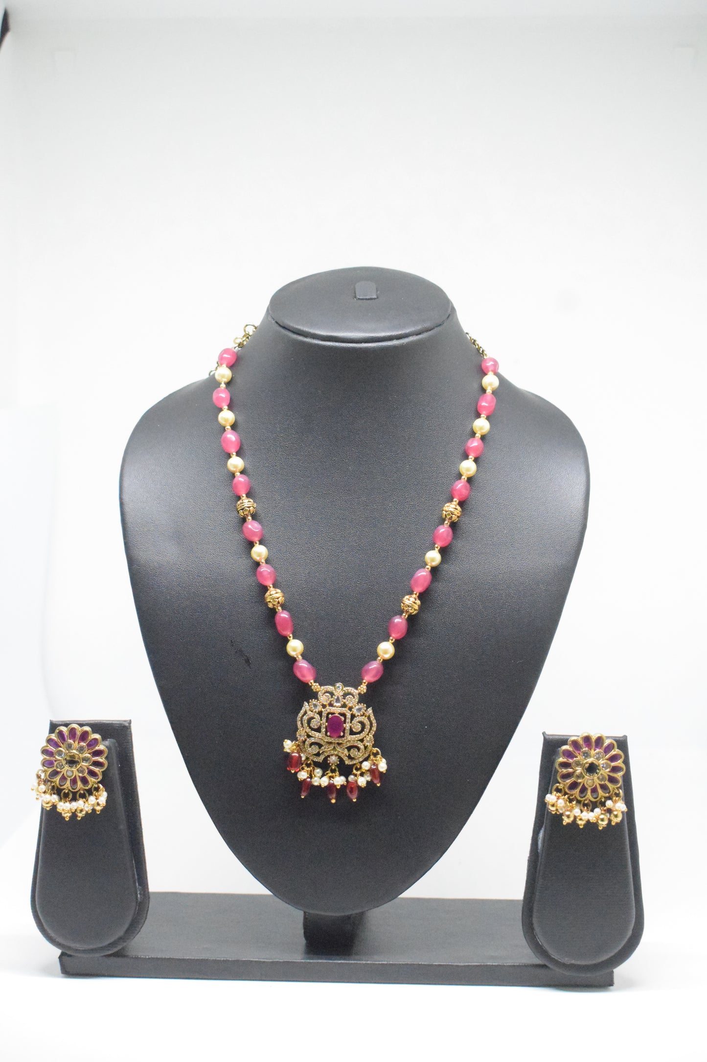 Beads chain set