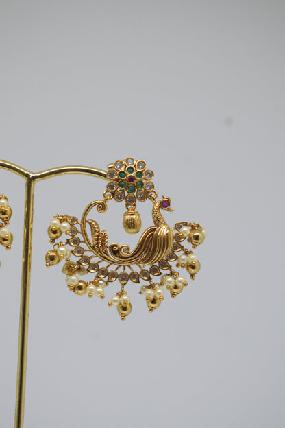 Golden Swan chandbalis
