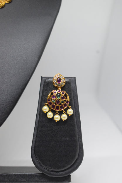 Short Necklace Set