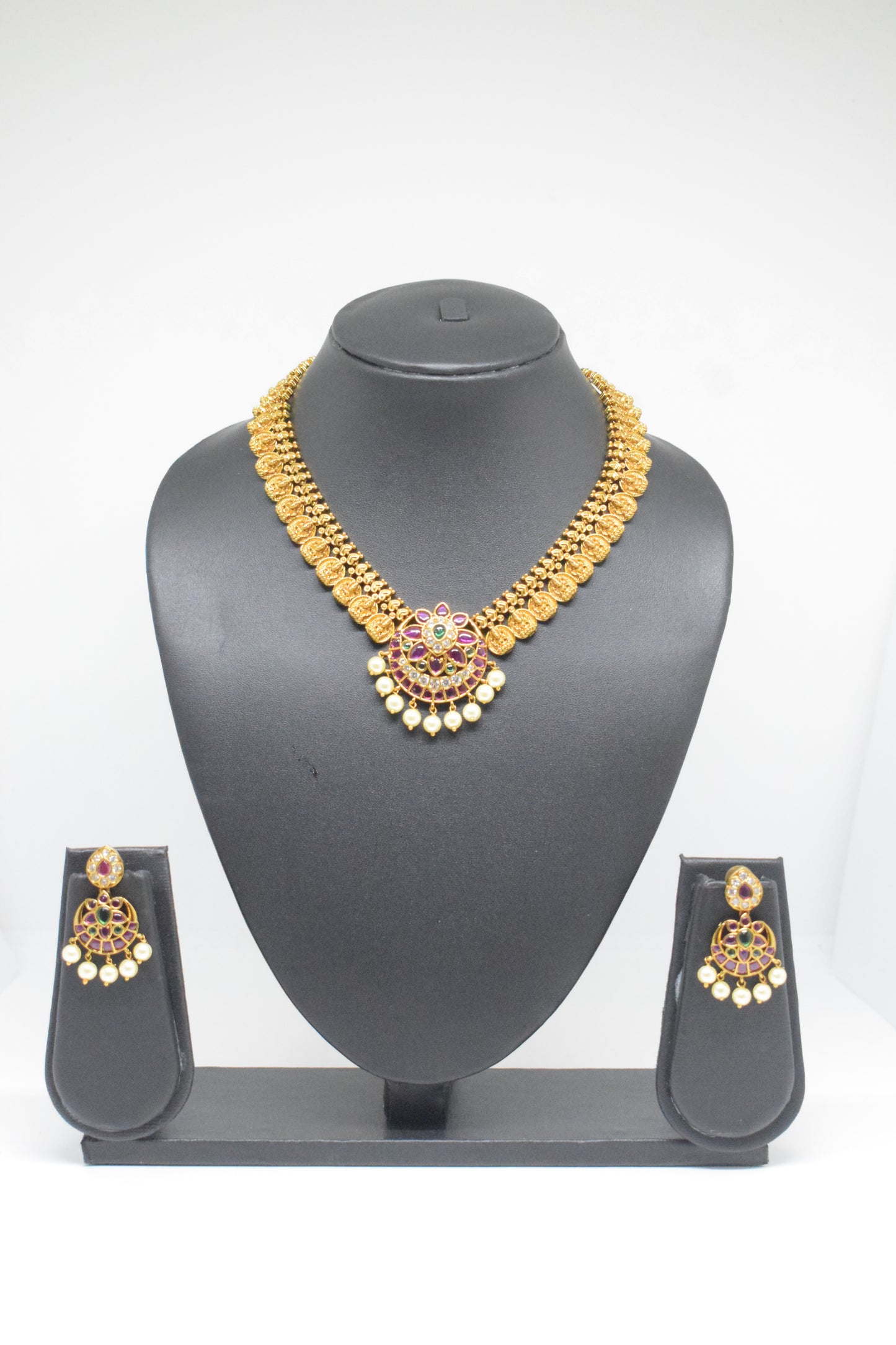 Short Necklace Set