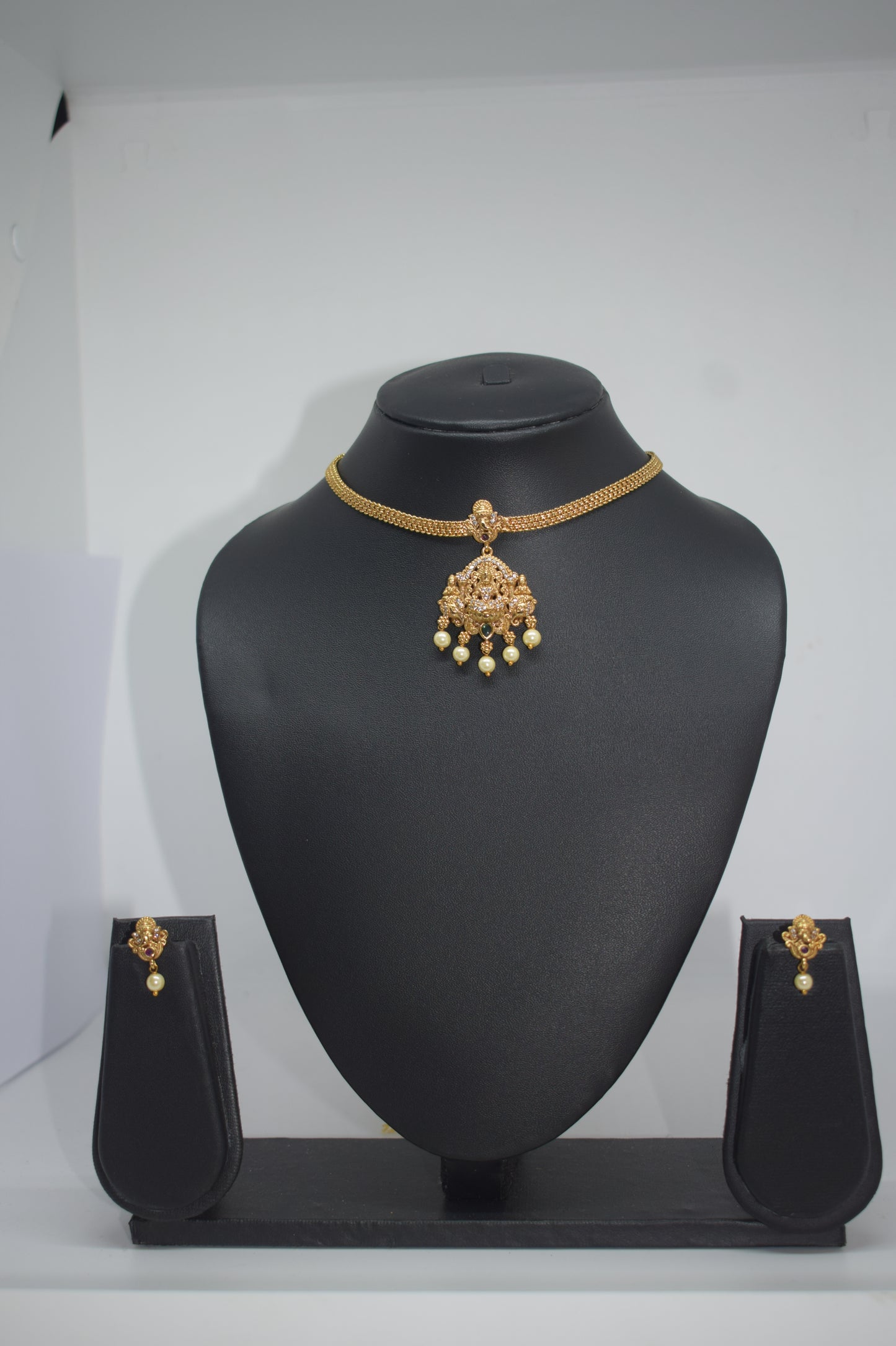 Short chain with lakshmi locket