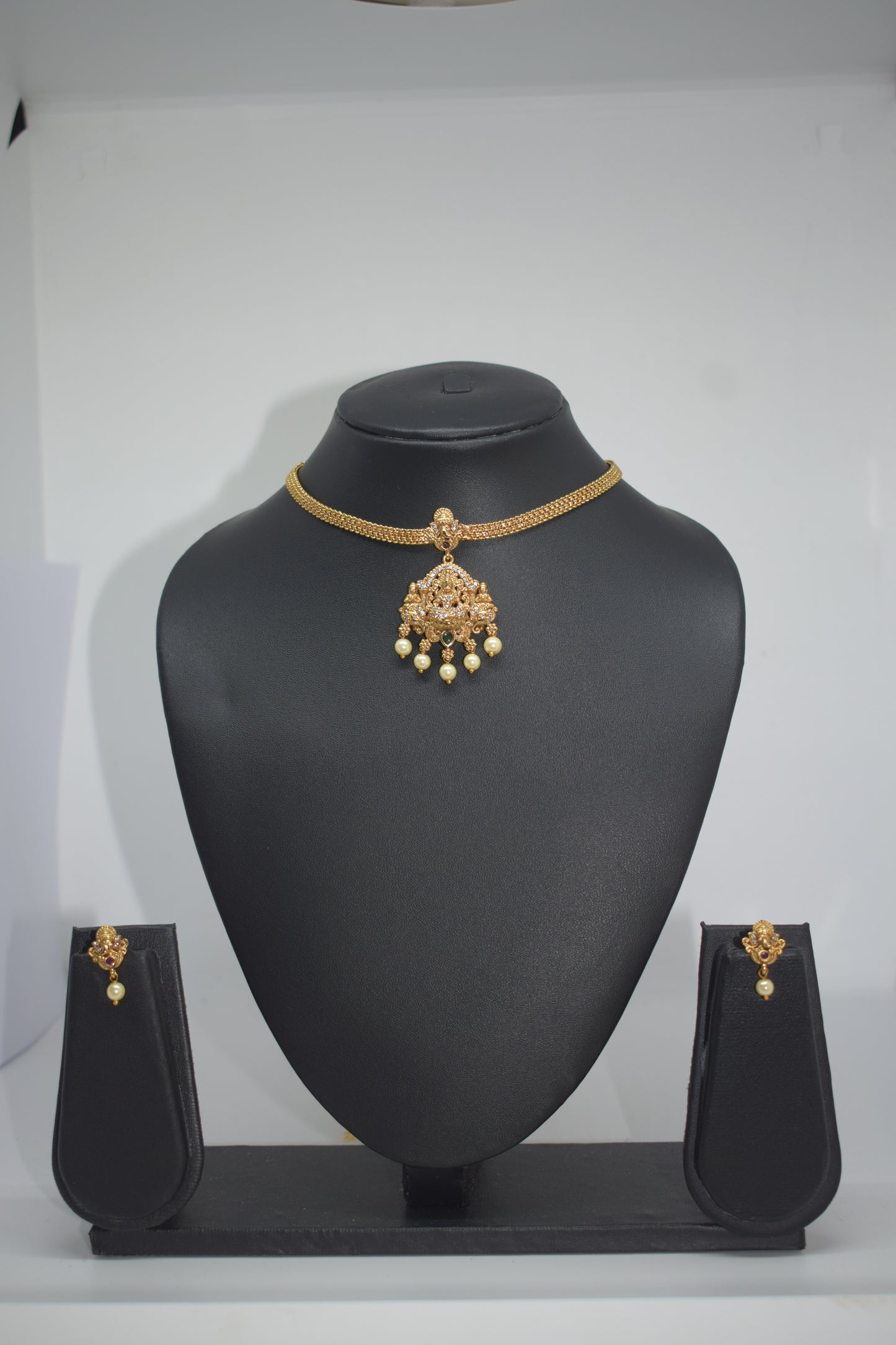 Short chain with lakshmi locket