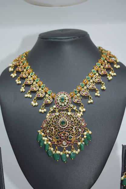 Multicolour necklace set