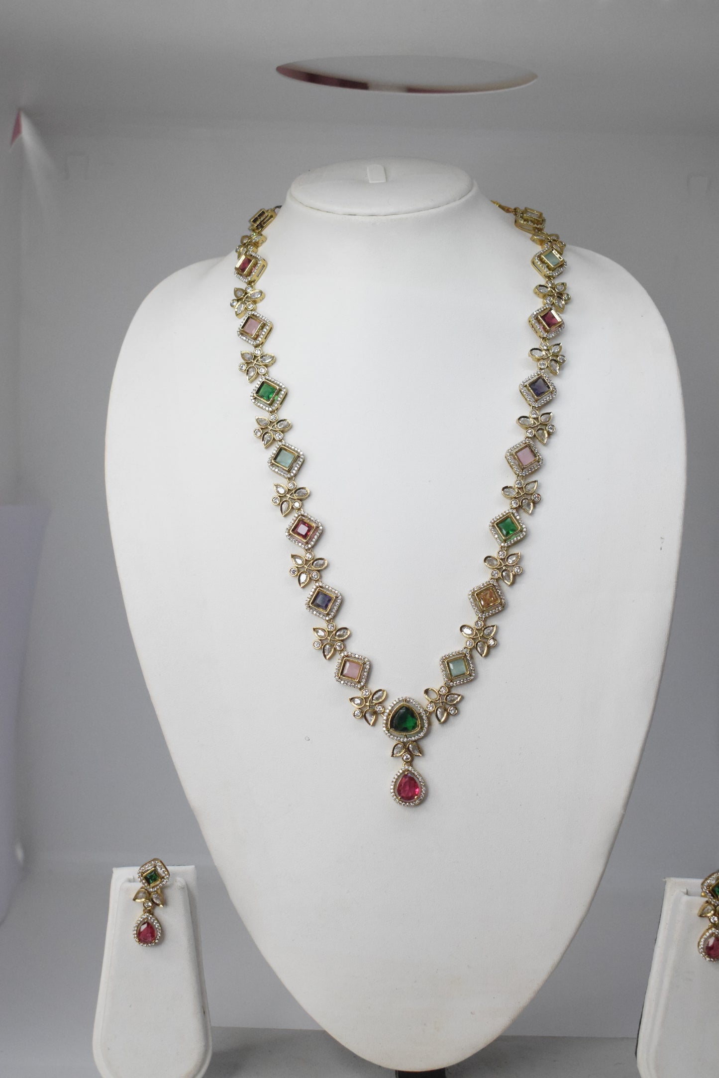 Multicolour necklace