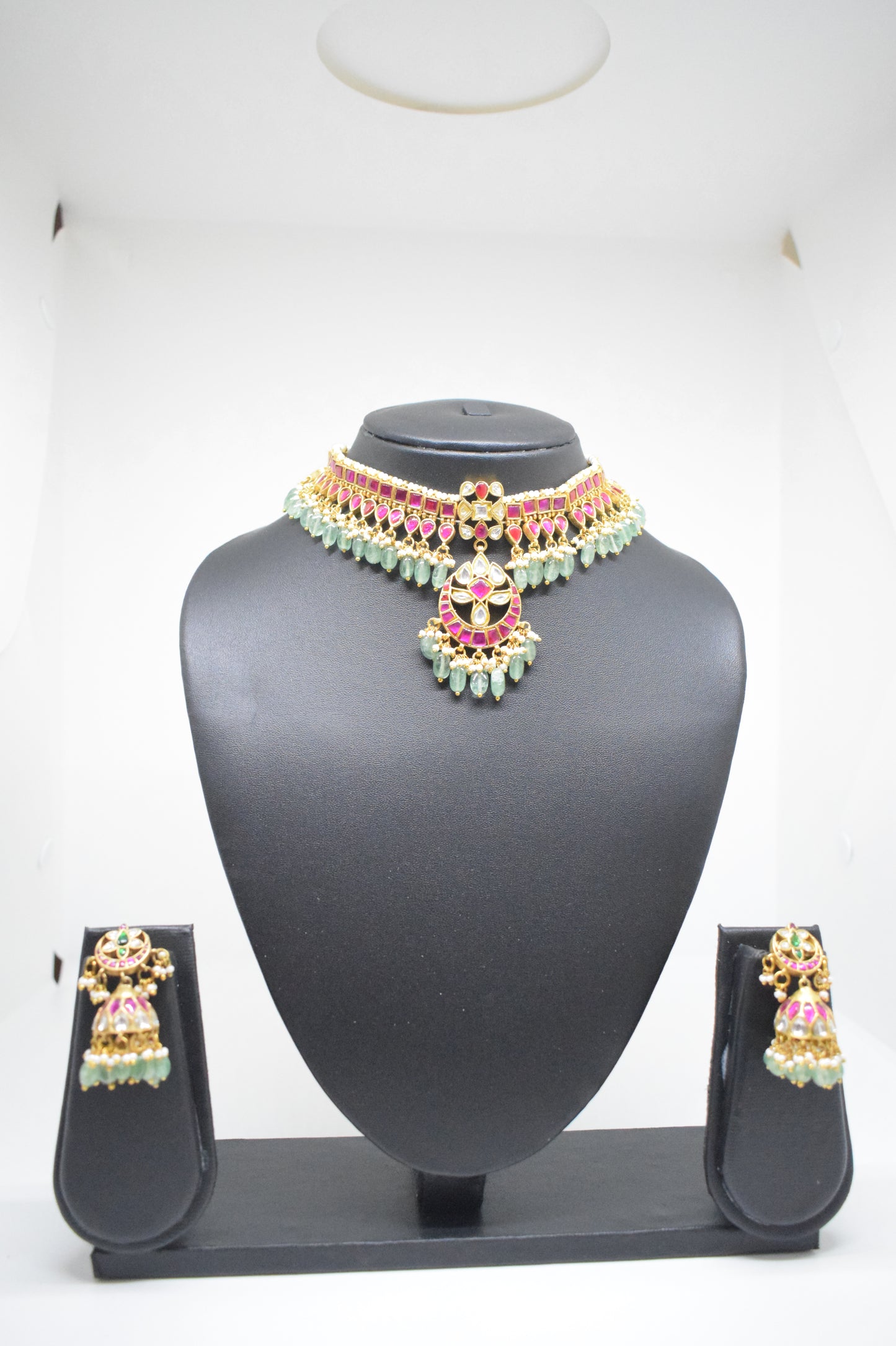 Jadau Kundan Choker