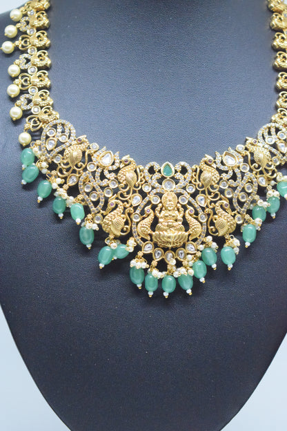 Short Necklace Set