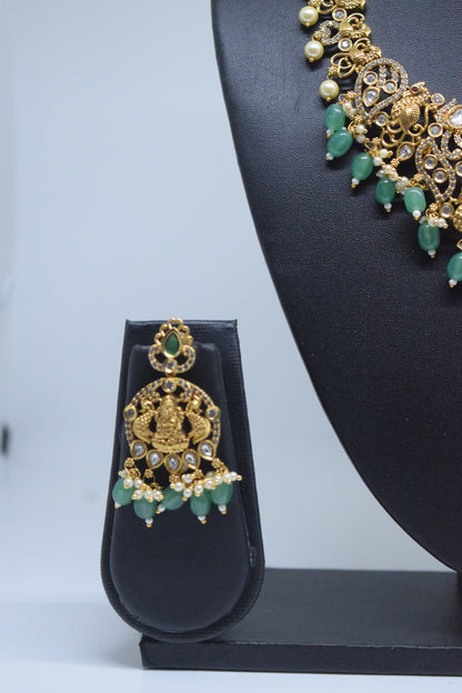 Short Necklace Set
