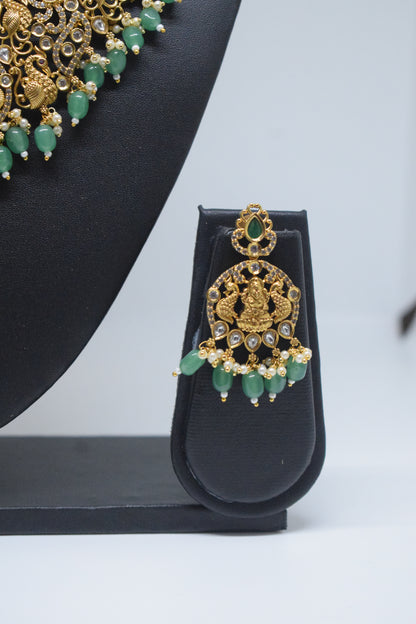 Short Necklace Set