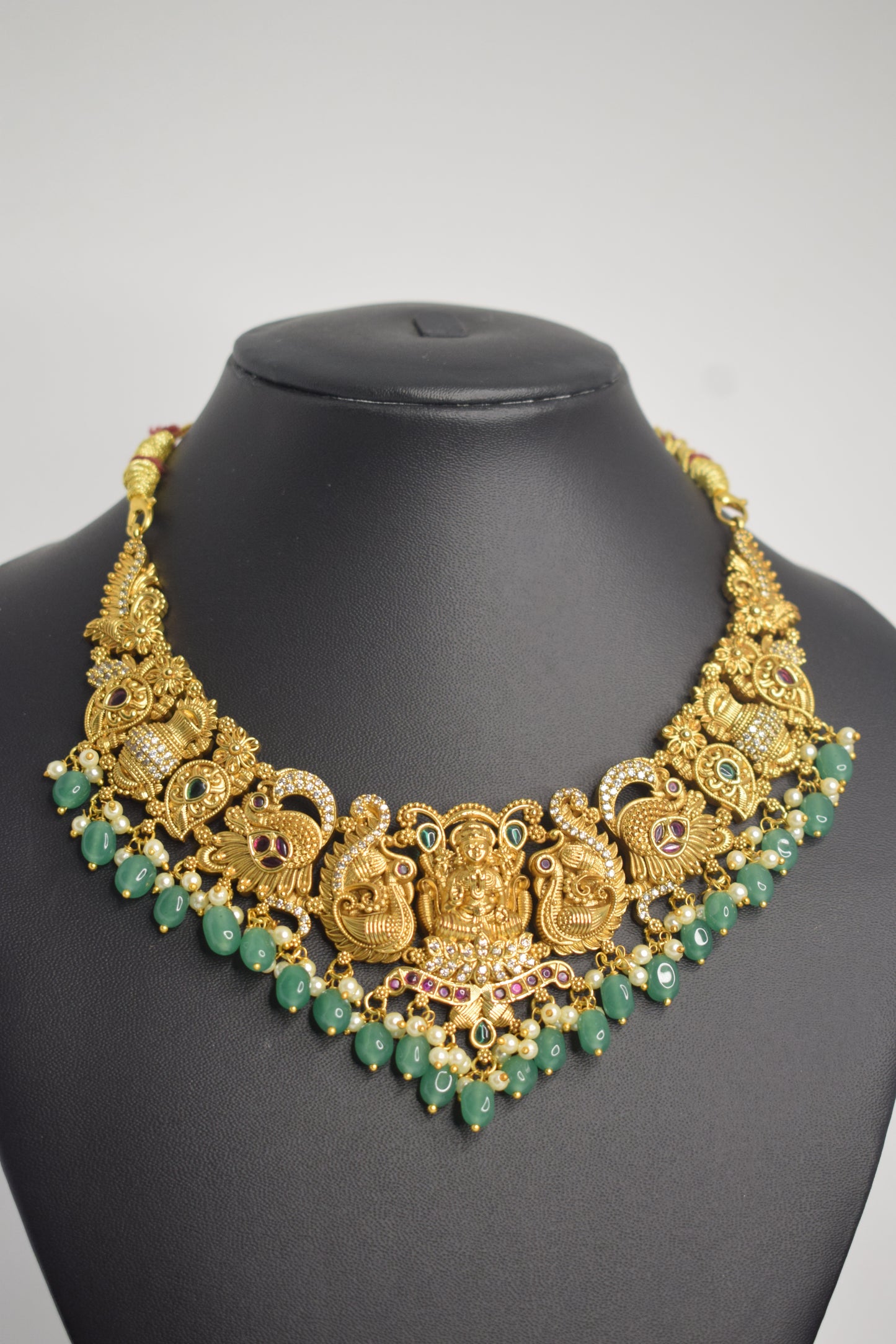 3D Short Choker-Green beads