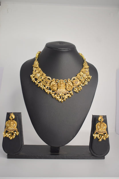 3D Short Choker - Pearls