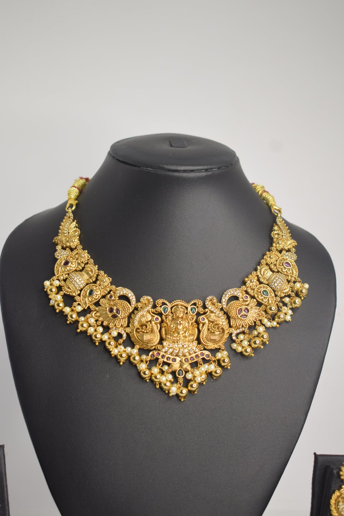 3D Short Choker - Pearls
