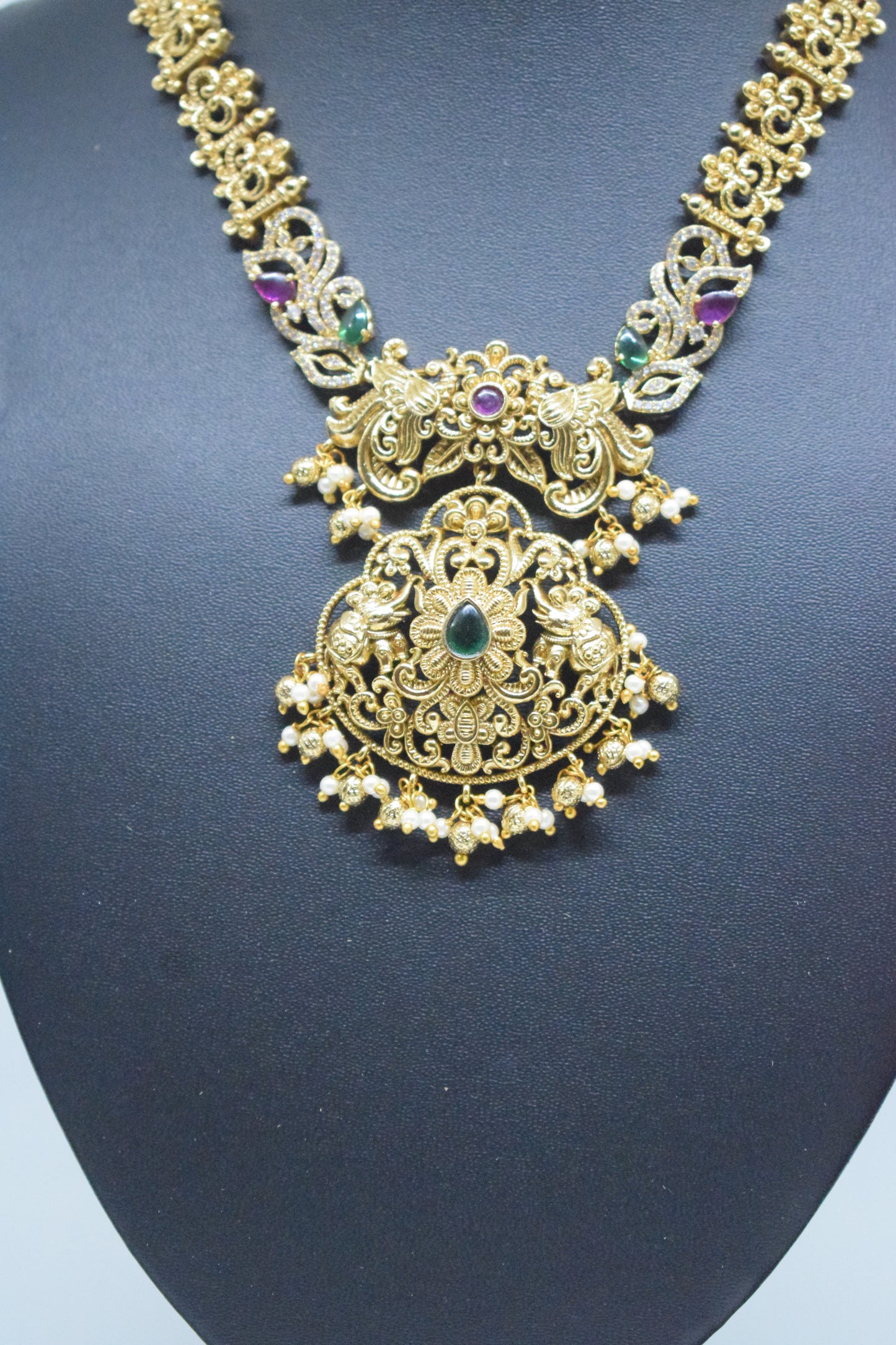 Meduim Length Necklace Set