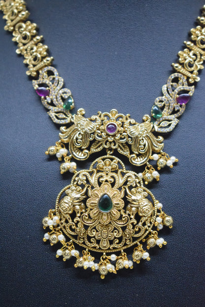 Meduim Length Necklace Set