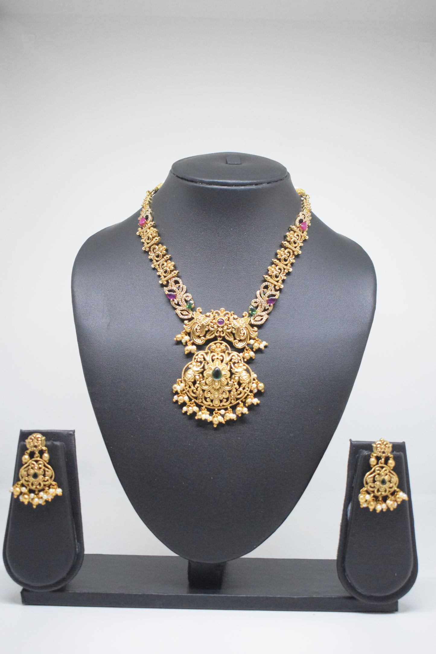 Meduim Length Necklace Set