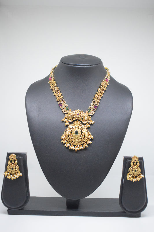 Meduim Length Necklace Set