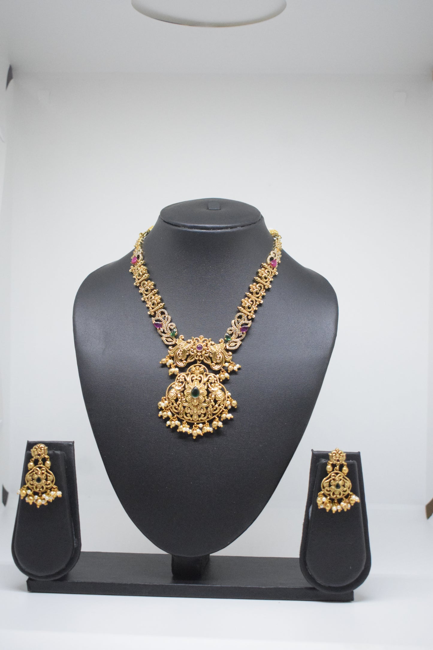 Meduim Length Necklace Set