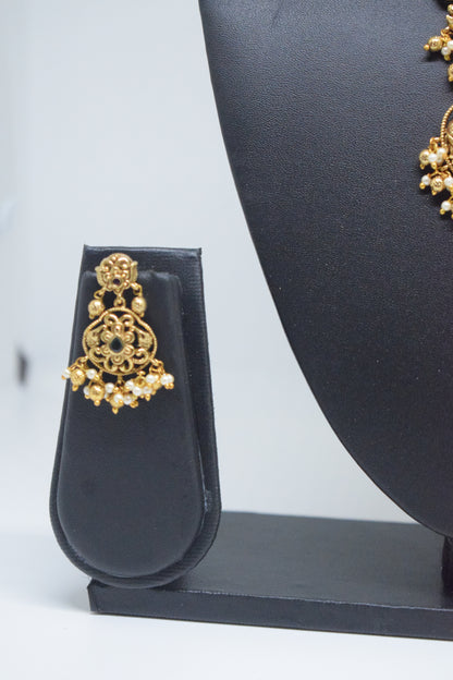 Meduim Length Necklace Set