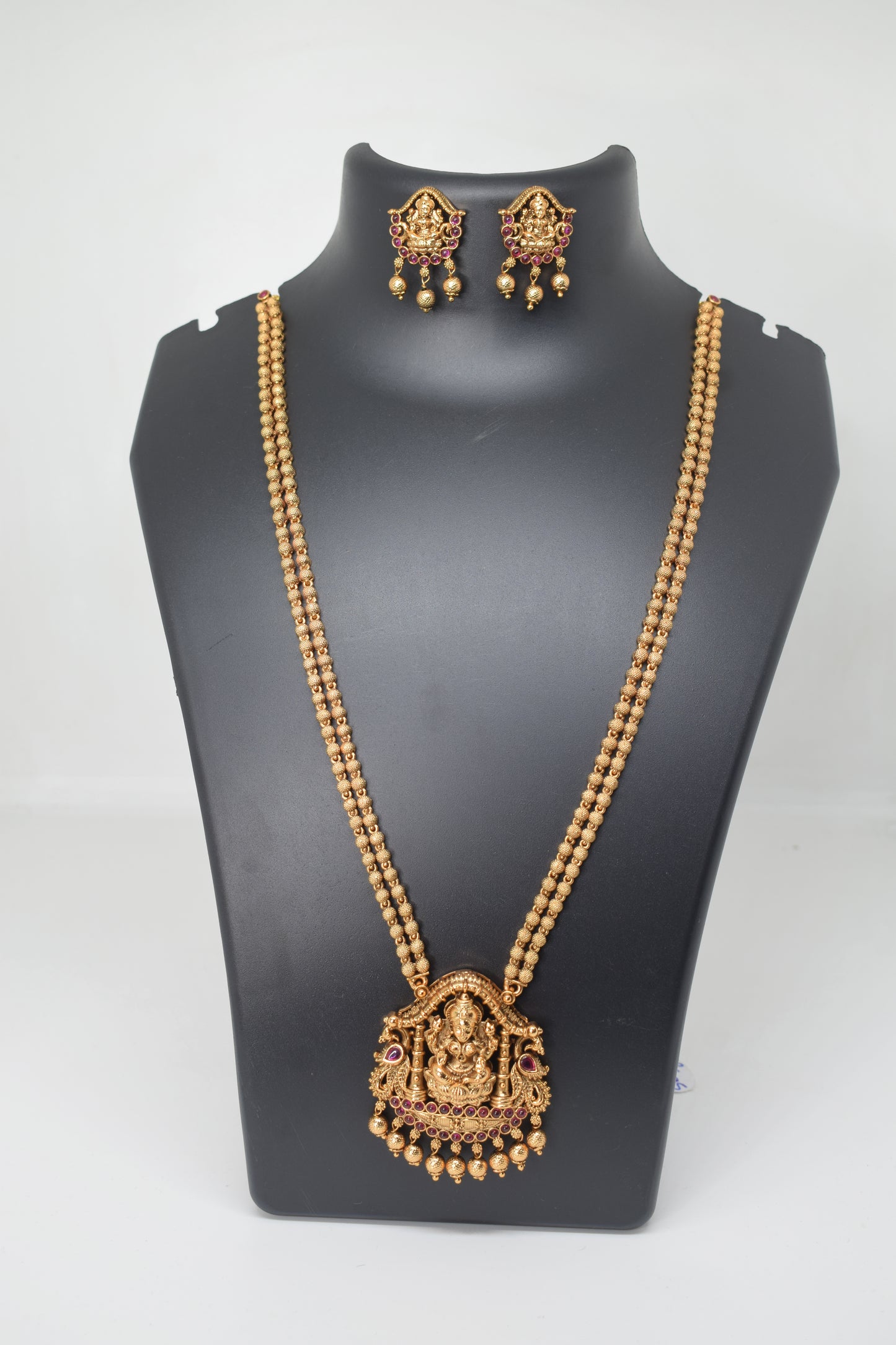 Long chain with locket-3