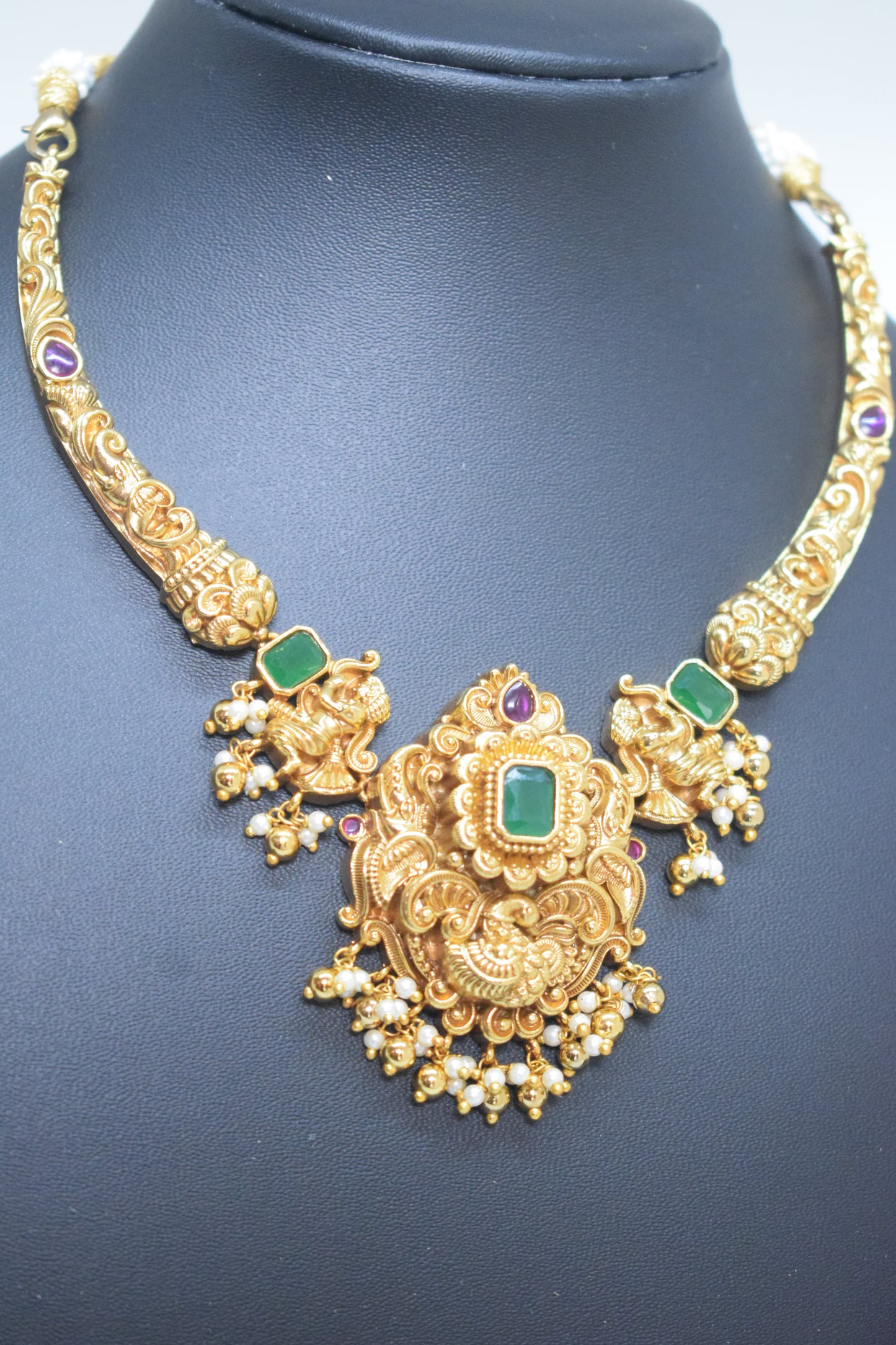 Kante with locket and earrings