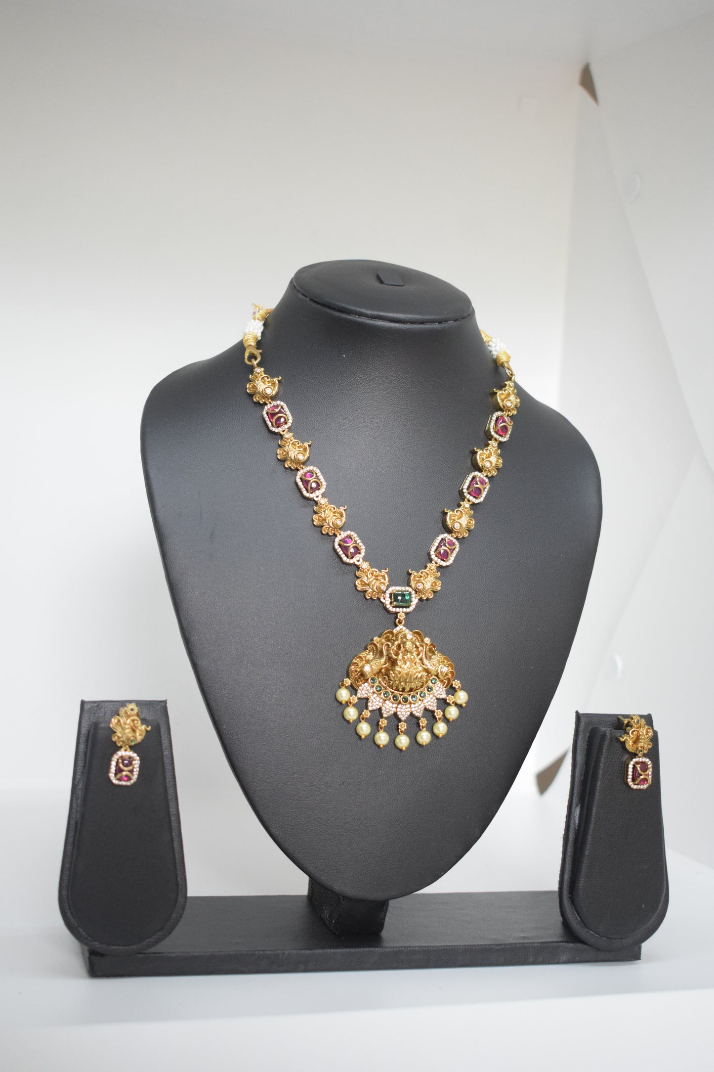 Temple Necklace Set