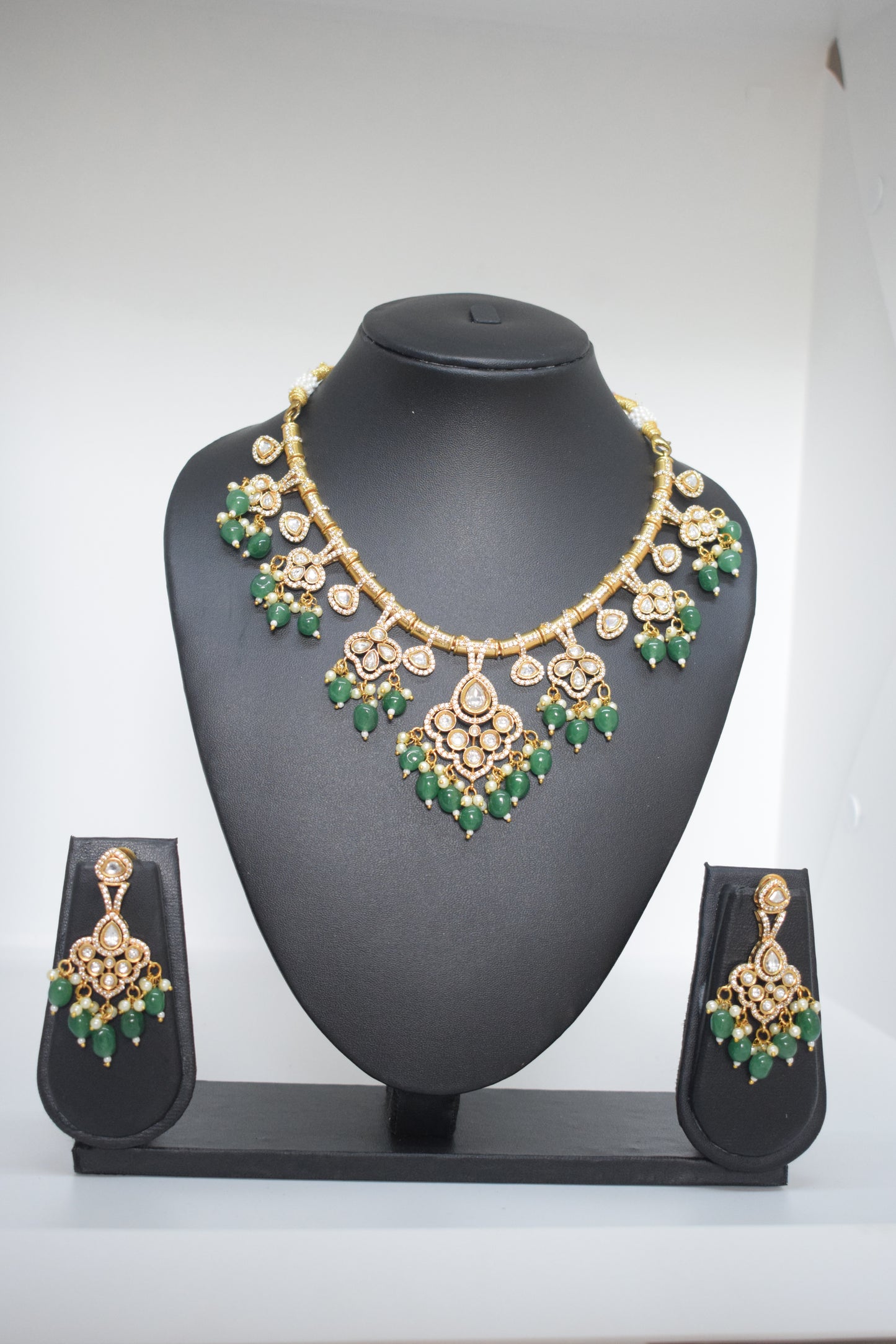 Hasli Necklace Set