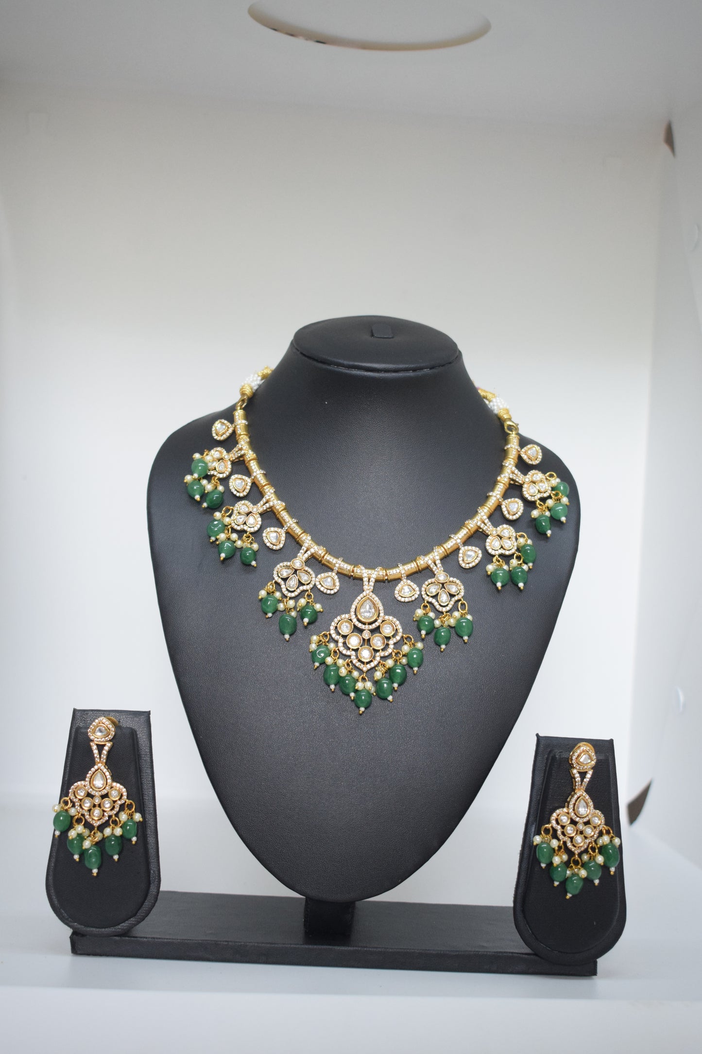 Hasli Necklace Set