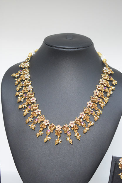 Short necklace set