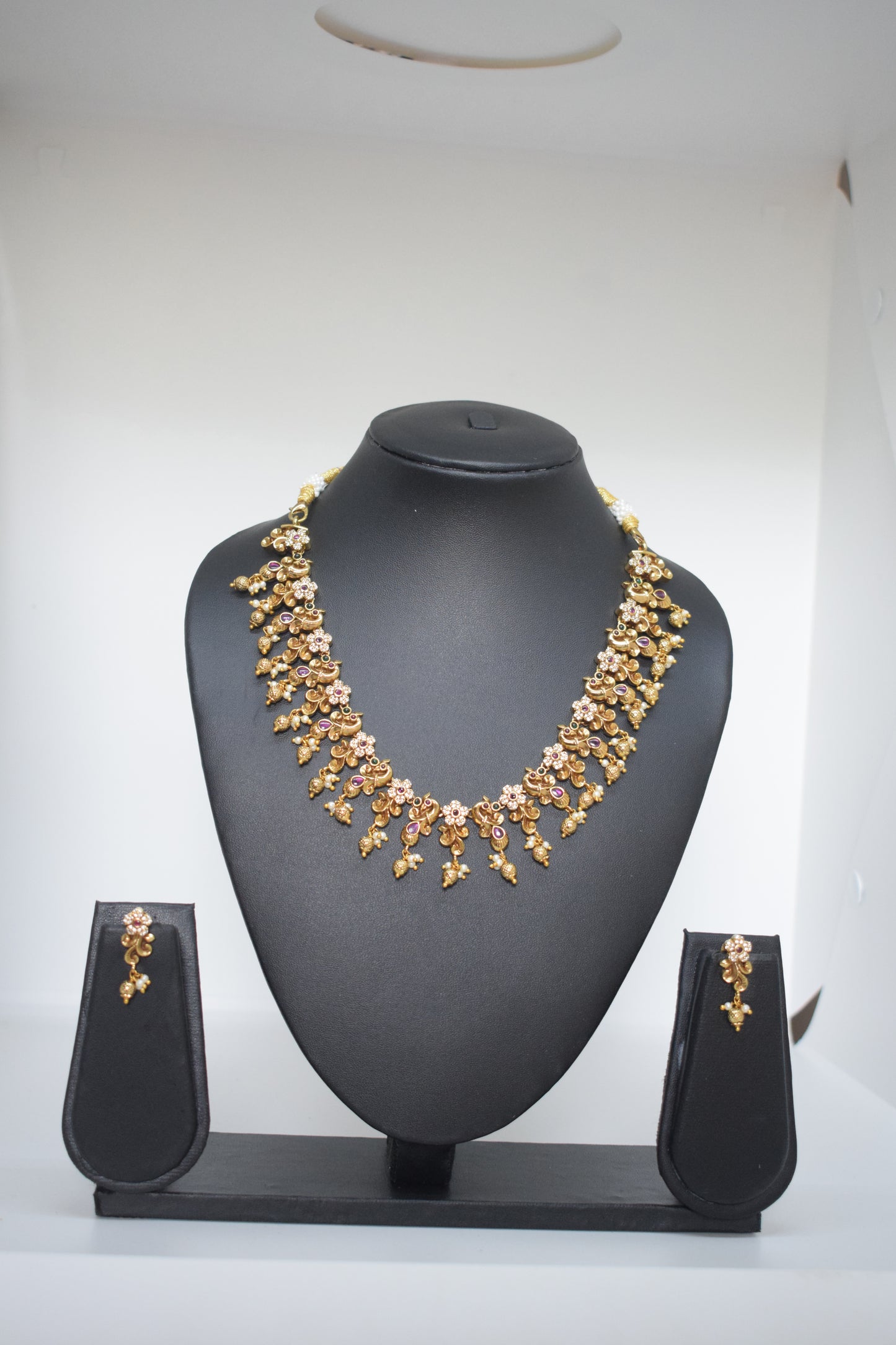 Short necklace set