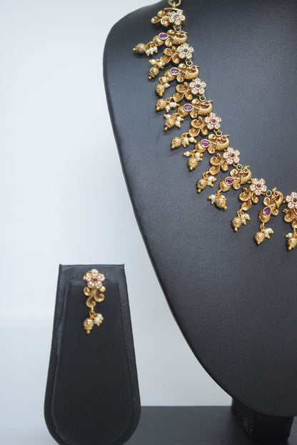 Short necklace set