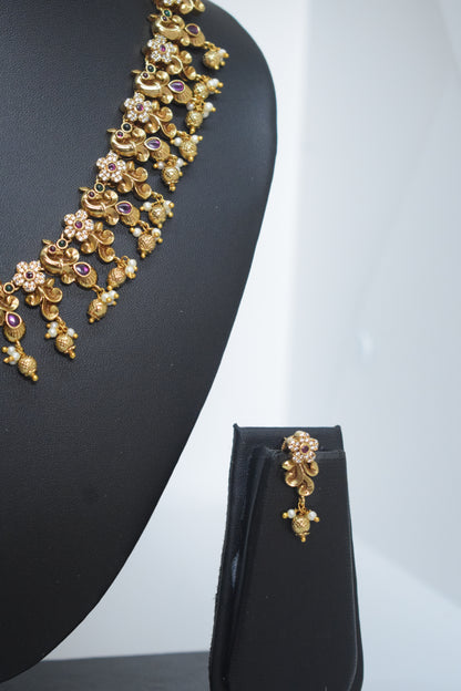 Short necklace set