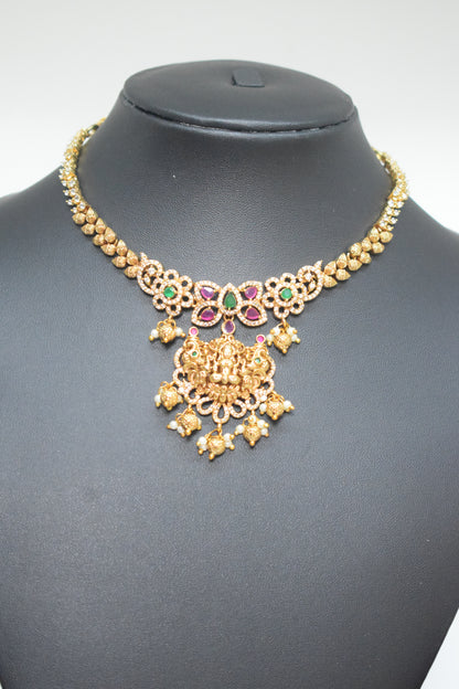 Short Necklace Set