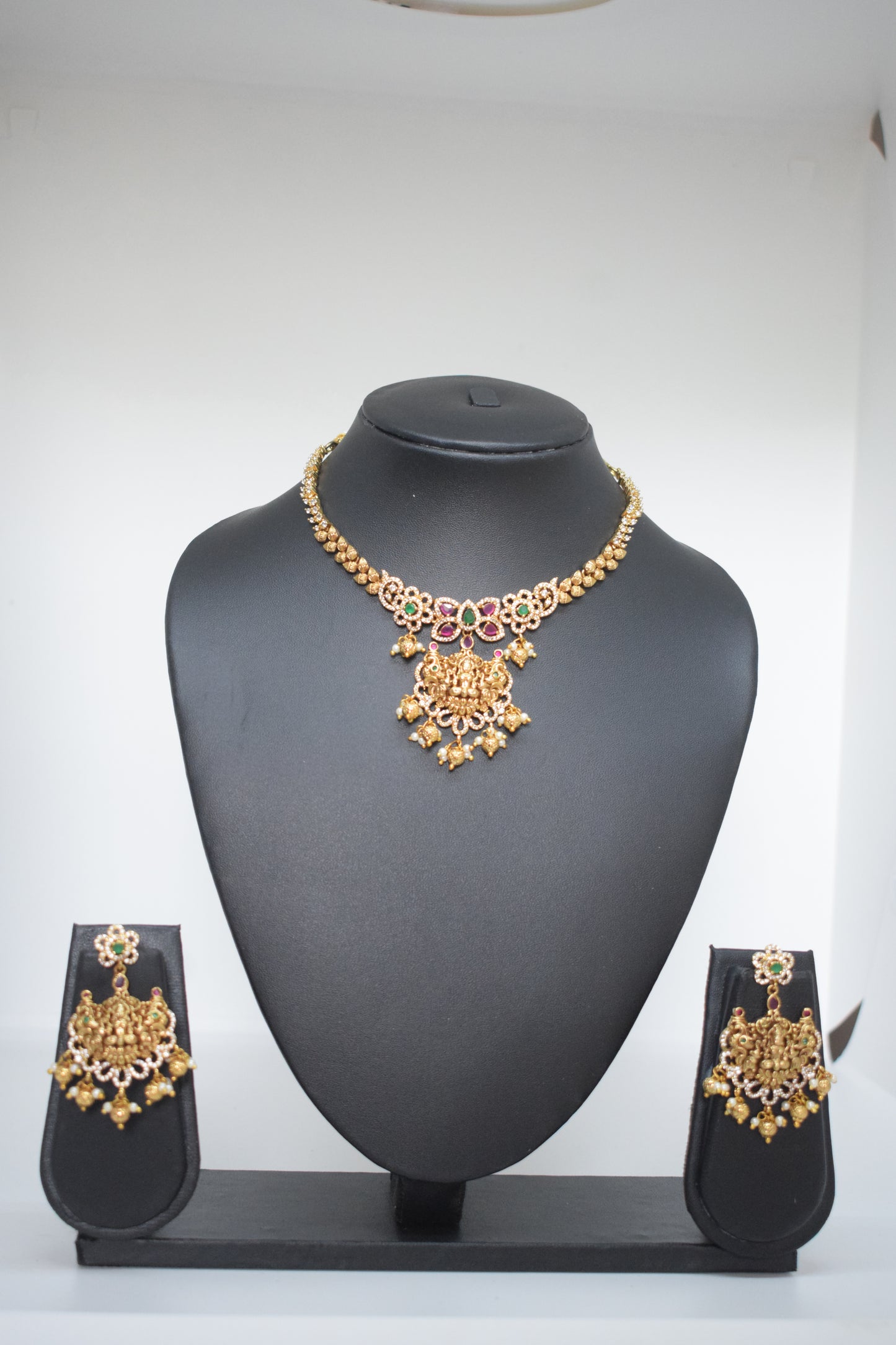 Short Necklace Set