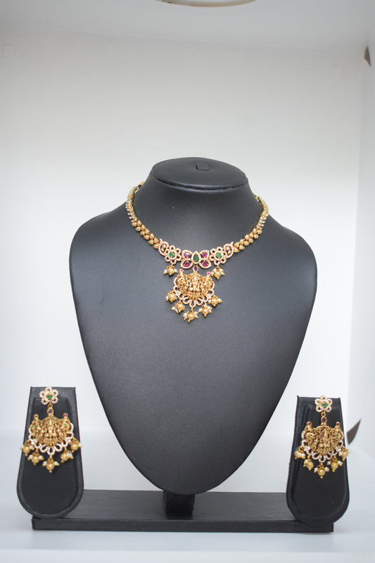 Short Necklace Set