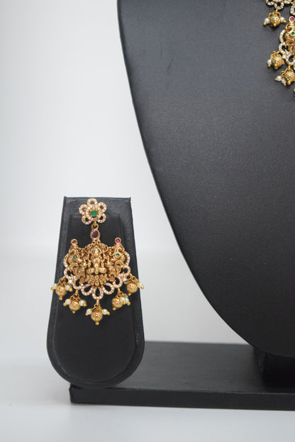 Short Necklace Set