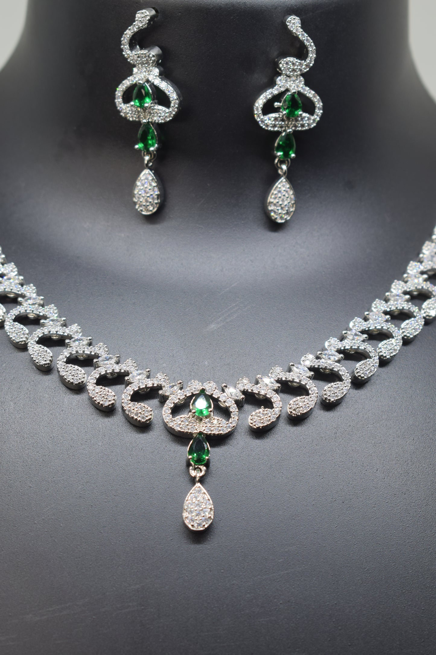 Zircon white green Necklace-3