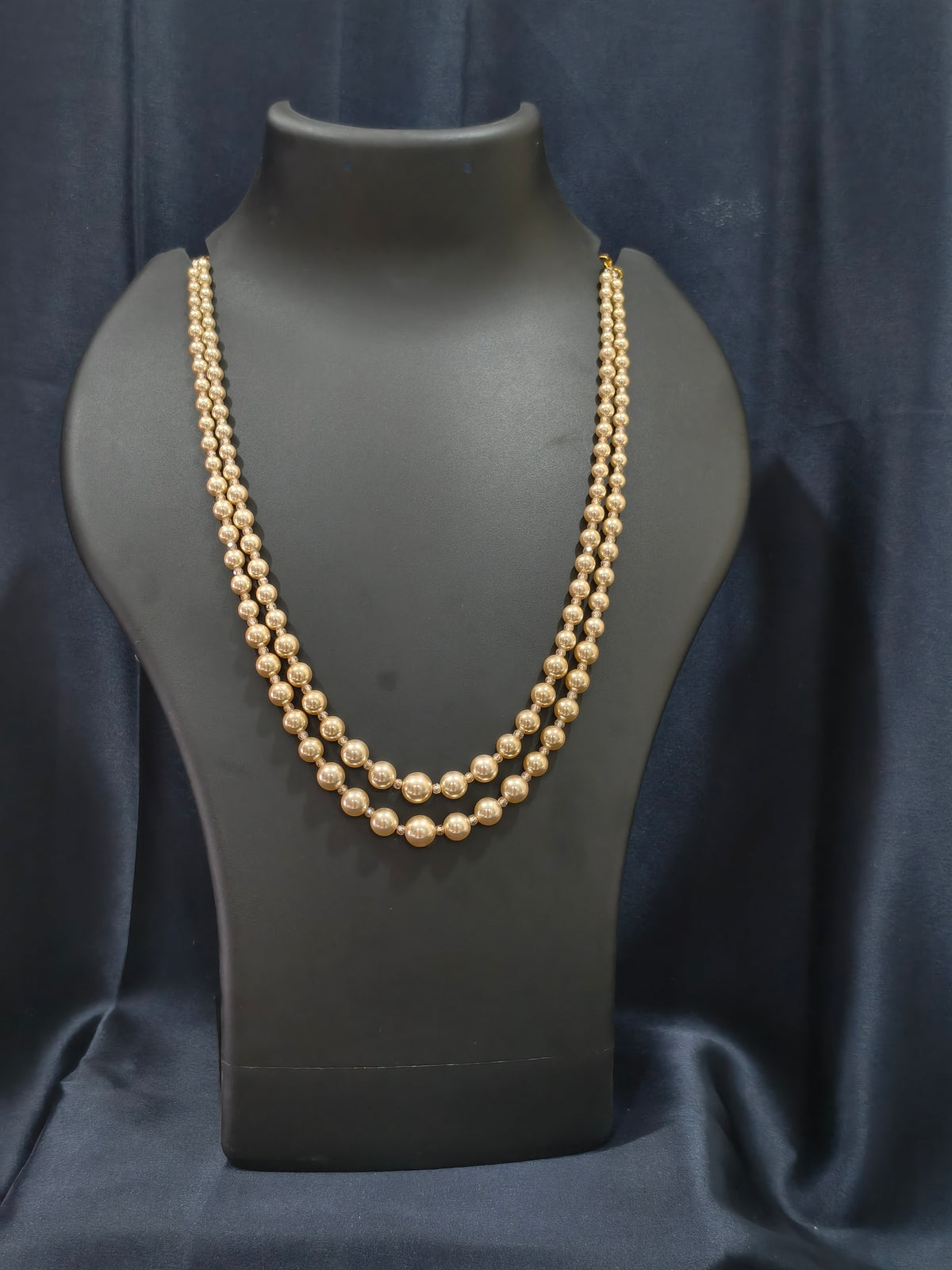 2 Layered pearls-off white